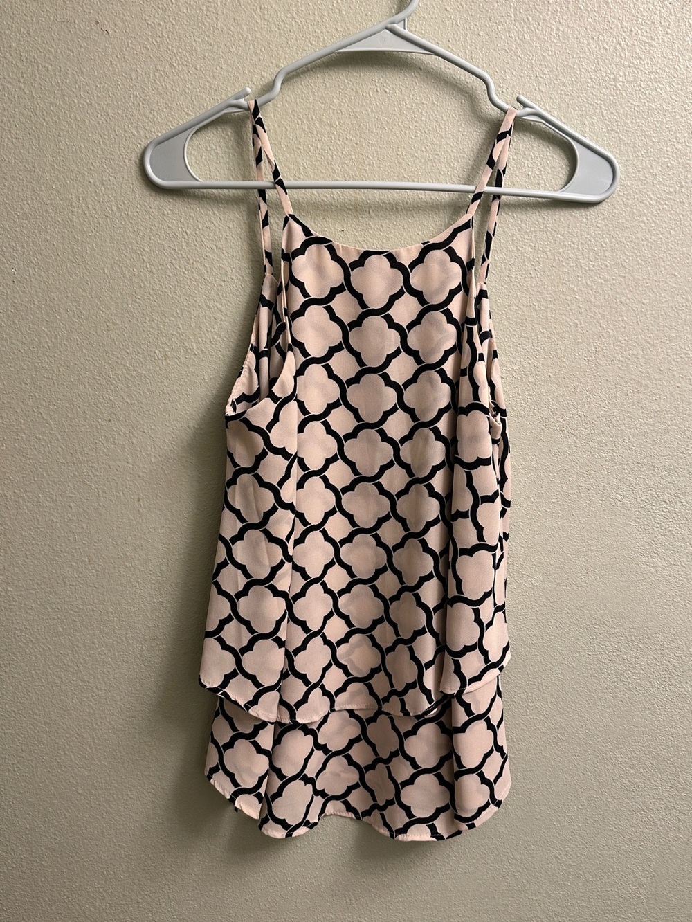 Emmalee Flowy Tank Top Size Small Creamy Beige and Black